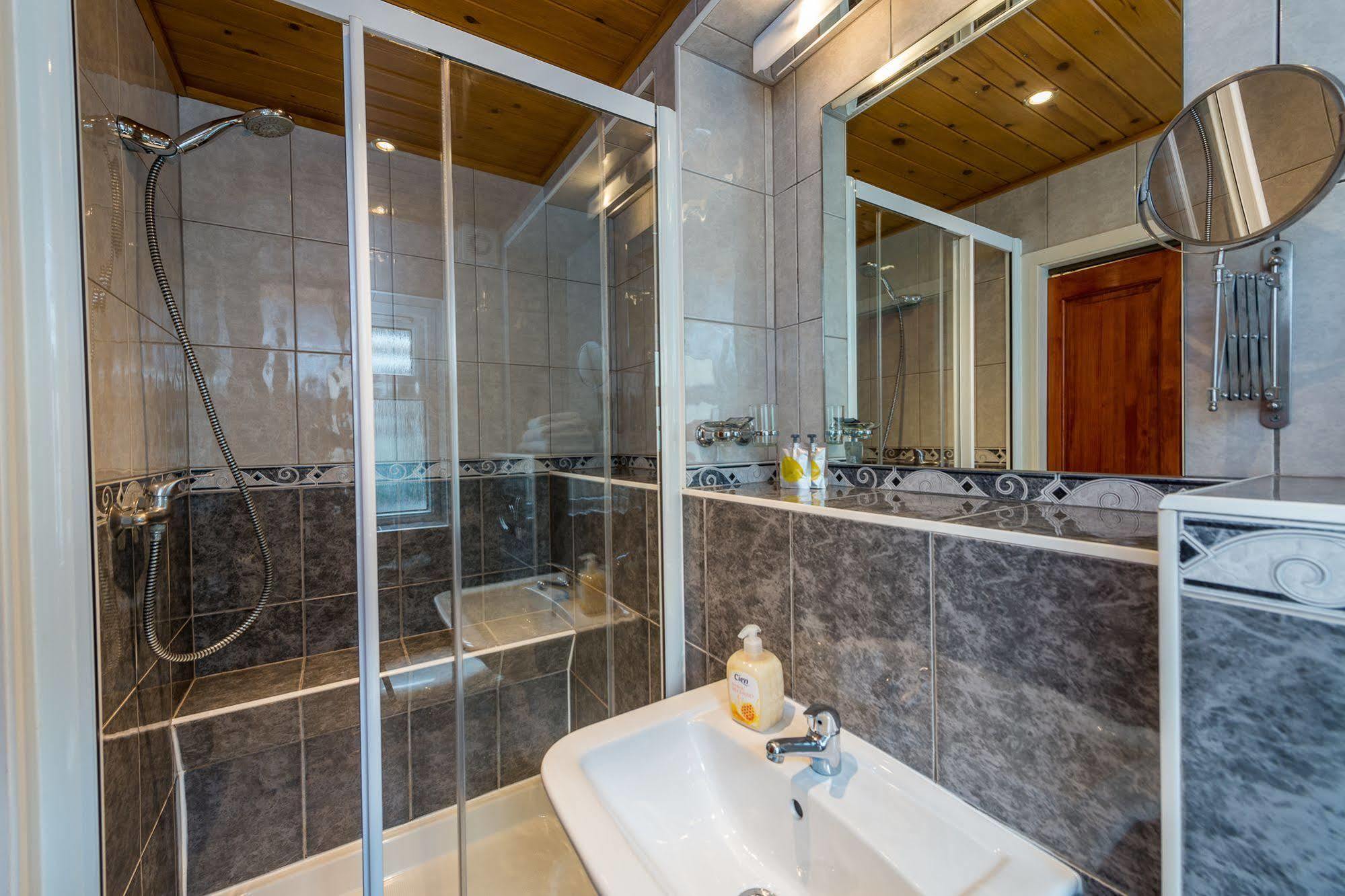 Adria Hotel Лондон Экстерьер фото