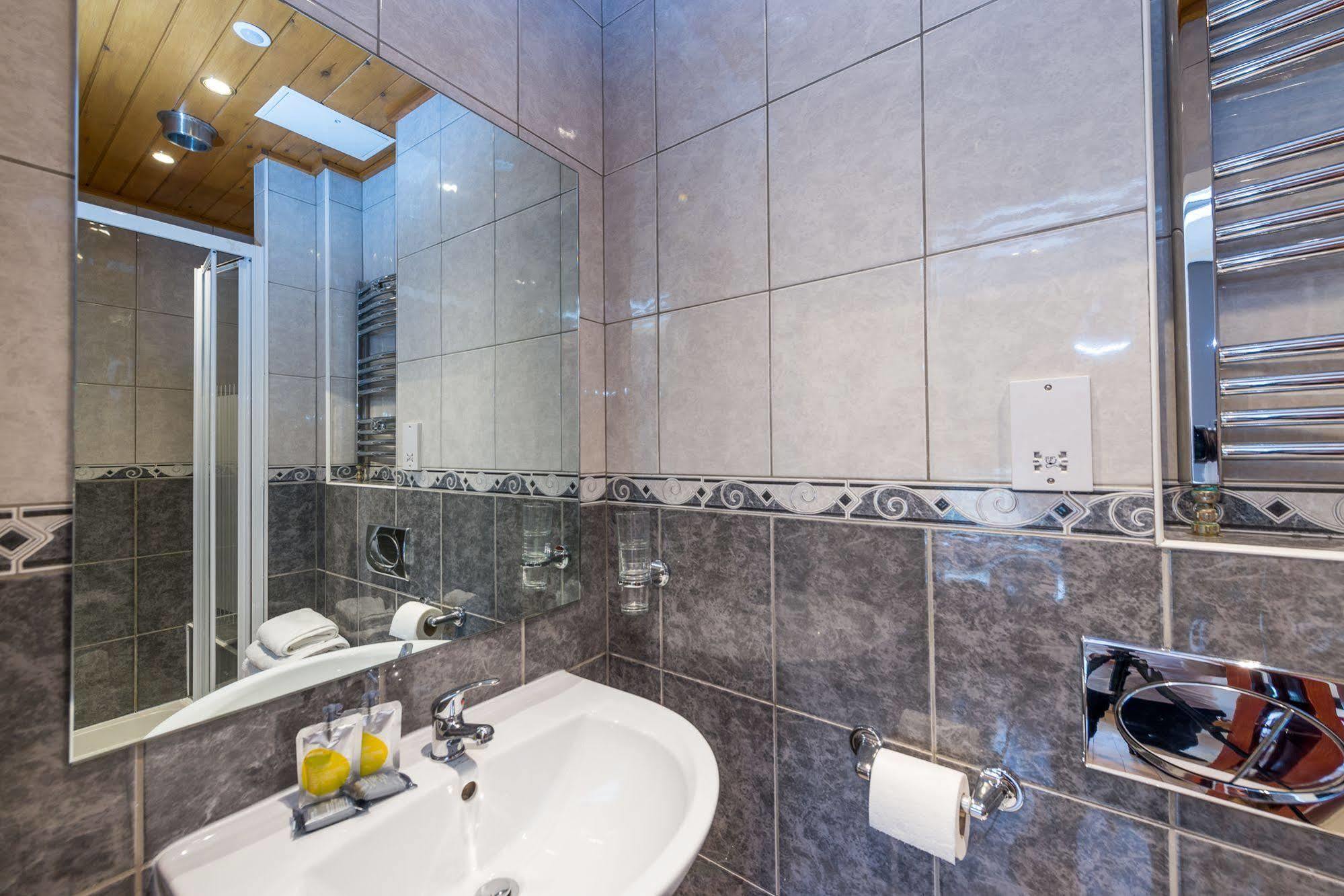 Adria Hotel Лондон Экстерьер фото