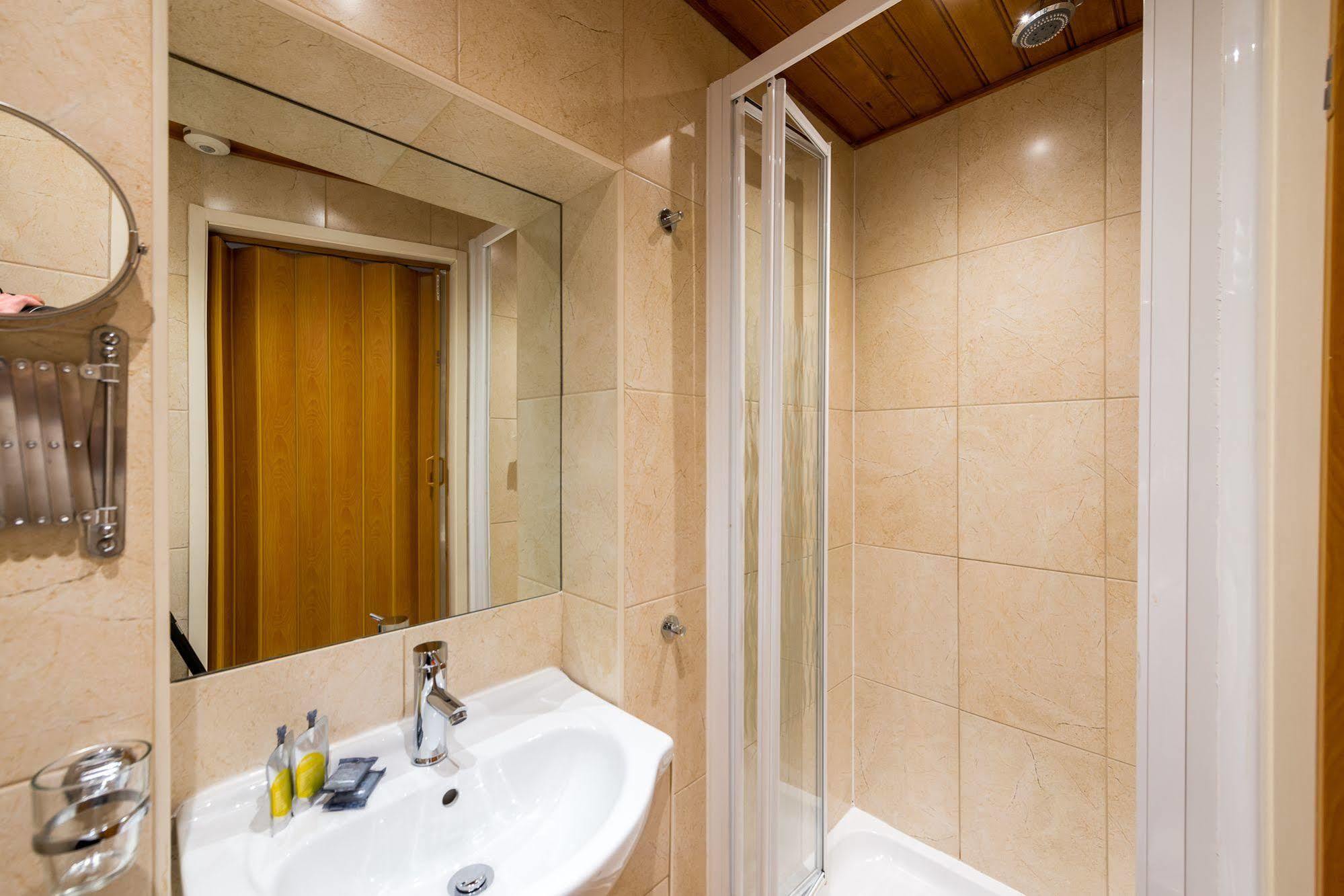 Adria Hotel Лондон Экстерьер фото